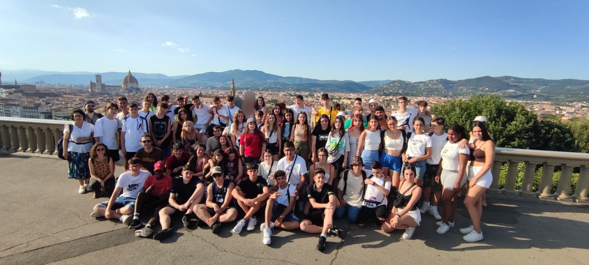 Ins Vinyes Velles (@vinyesvelles) on Twitter photo Els alumnes de 4t d’ESO amb una vista magnifica de Florència. <a href="/ajmontornes/">Aj. Montornès</a> <a href="/RadioMontornes/">Ràdio Montornès</a> Els alumnes de 4t d’ESO amb una vista magnifica de Florència. <a href="/ajmontornes/">Aj. Montornès</a> <a href="/RadioMontornes/">Ràdio Montornès</a>
