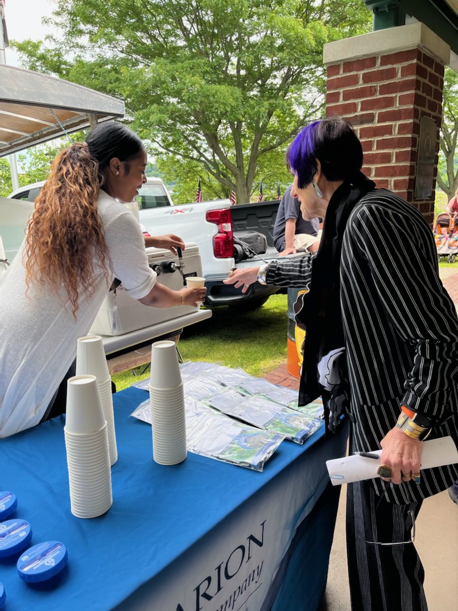aquarionwater's tweet photo. Honored to hydrate our heroes alongside Congresswoman @rosadelauro at the @DerbyShelton Rotary Club's first annual #FlagsForHeroes ceremony on Saturday! 💧🇺🇸 A beautiful day to celebrate those who have served our country, our communities, and our families. https://t.co/pWKhrgZAjQ