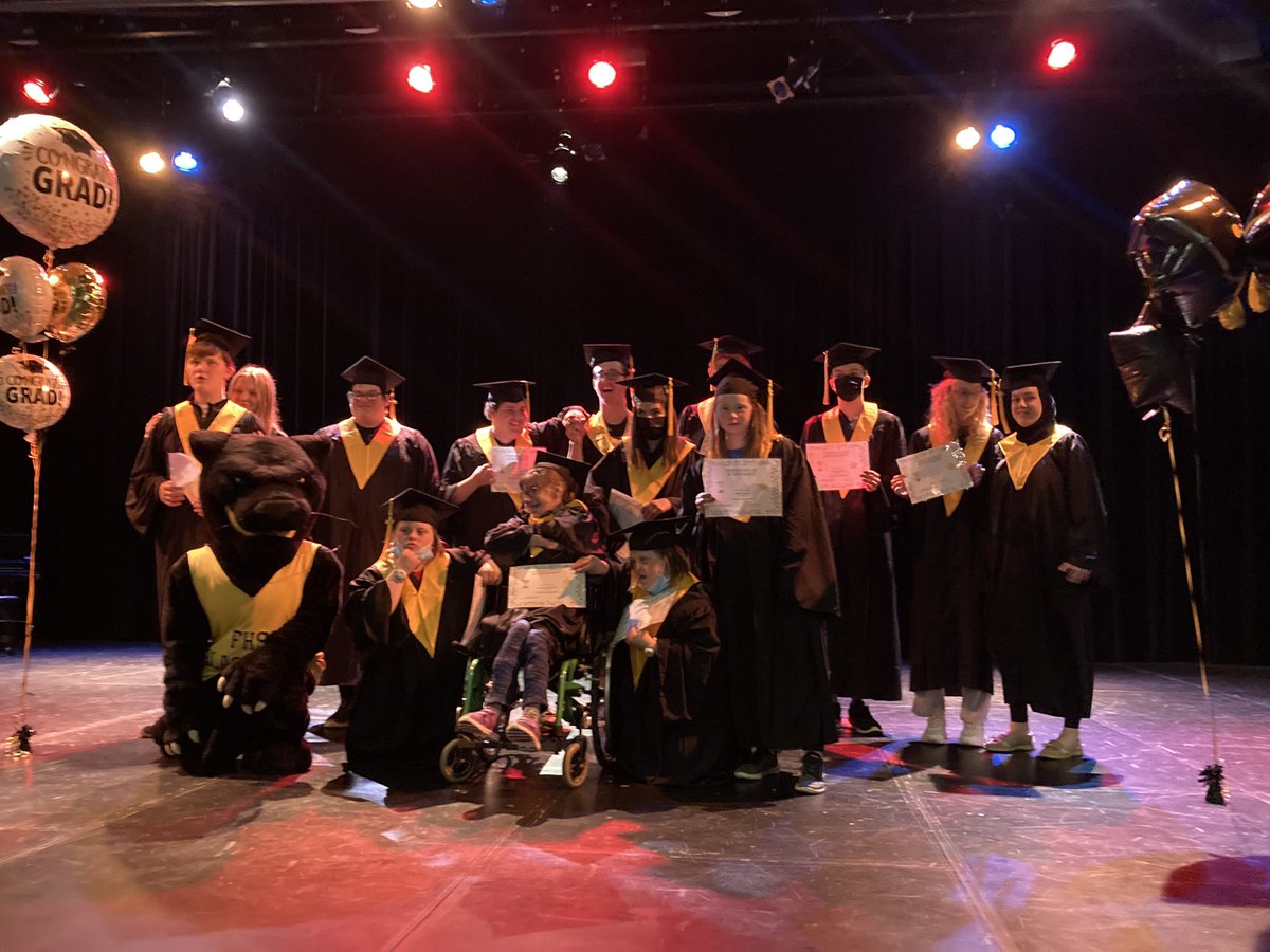 MDJMcCarthy78's tweet photo. On Friday afternoon we celebrated some of our grads with some kind words, a video celebrating the school year and cupcakes! #FHSkats #FHSresource https://t.co/ZnD5ovVV6y