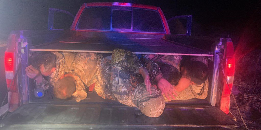 BillMelugin_'s tweet image. NEW: Border Patrol in the Tucson, AZ sector found TWENTY illegal immigrants crammed into this pickup truck in a human smuggling bust near Douglas, AZ. There were also two unaccompanied children found in the vehicle. Most of the adults were wearing camouflage. @FoxNews