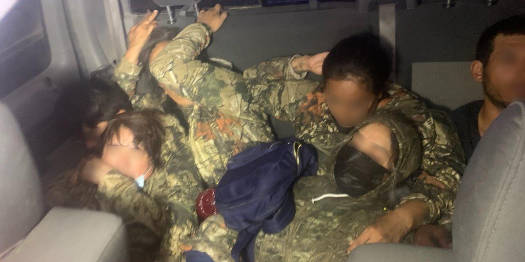 BillMelugin_'s tweet image. NEW: Border Patrol in the Tucson, AZ sector found TWENTY illegal immigrants crammed into this pickup truck in a human smuggling bust near Douglas, AZ. There were also two unaccompanied children found in the vehicle. Most of the adults were wearing camouflage. @FoxNews