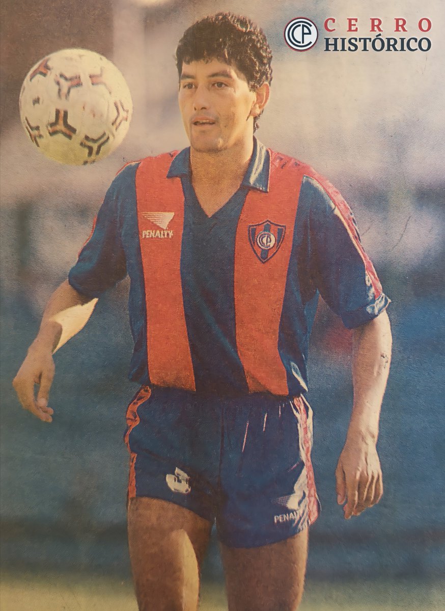 Catalino Rivarola les desea un feliz domingo, pueblo azulgrana ❤️💙

Fotografía correspondiente a la temporada 1991, cortesía del archivo gráfico del Club Cerro Porteño <a href="/CCP1912oficial/">Club Cerro Porteño</a>
