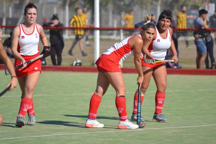 huracandeportes's tweet photo. #Huracán 🎈#HockeySobreCésped
En La Quemita
Huracán B F2 vs #EFILobos
Primera: 0-1
Intermedia: 0-5
Quinta: 0-5
Sexta: 15-0 https://t.co/CXVNvYvjz1