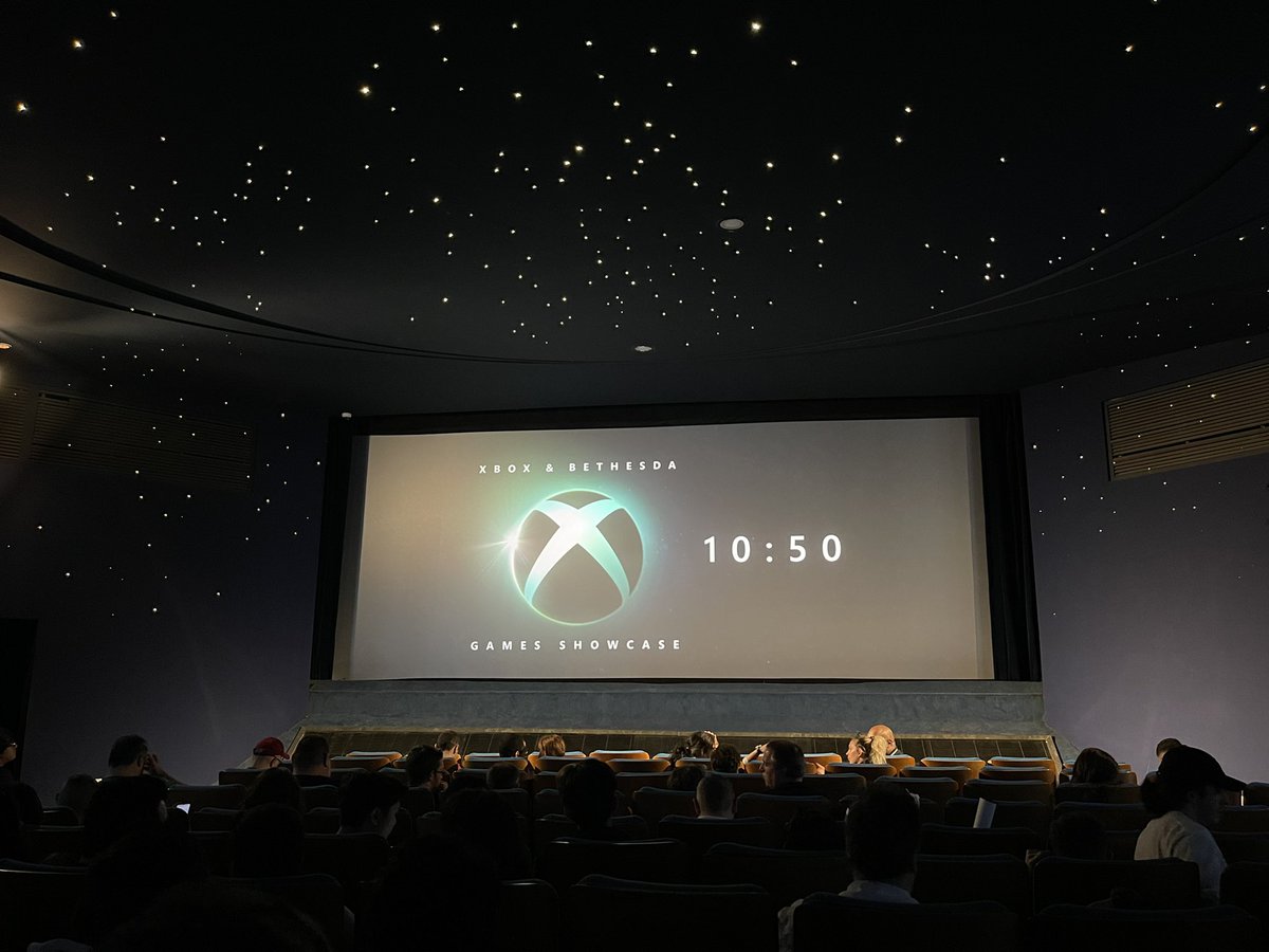 komy_niro's tweet photo. Allez allez allez !!!!!!!!!! @XboxSquadFr au #GrandRex !!!! 🤩🥳🔥
#XboxBethesda #SummerGameFest
#GamesShowCase @angie_dks https://t.co/evQCNaiWsD