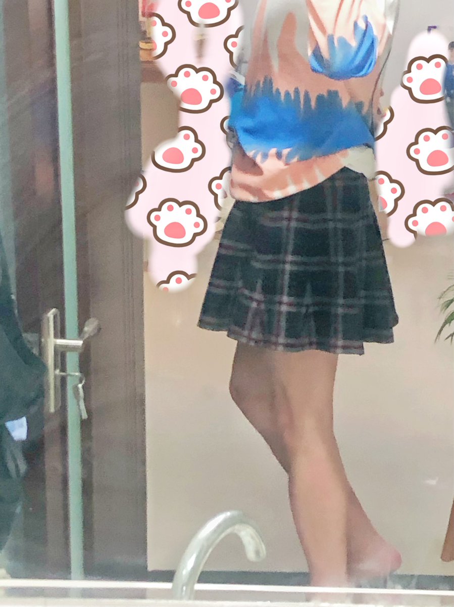 PHILIPRE2's tweet photo. 被老婆“强迫”穿女装。。。果然，女装只有第一次和无数次😂😂 https://t.co/nXy9dwk42d