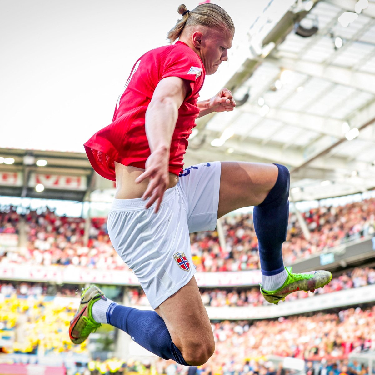UEFAEURO's tweet photo. 🇳🇴 Haaland has now scored 19 goals in 21 games for Norway 🤯

#NationsLeague https://t.co/954fi6kbab