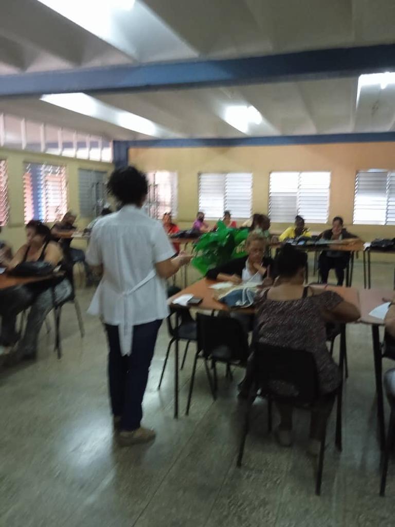 MarlenCabreraC2's tweet photo. Se realiza capacitación sobre alerta epidemiologica de EDA y Arbovirosis a promotoras de salud en Educación en el municipio de Colón
#ColonEnVictoria 
#ColonPorLaSalud 
@dpsmatanzas
@WongCorrales https://t.co/M6pSjXSf3l