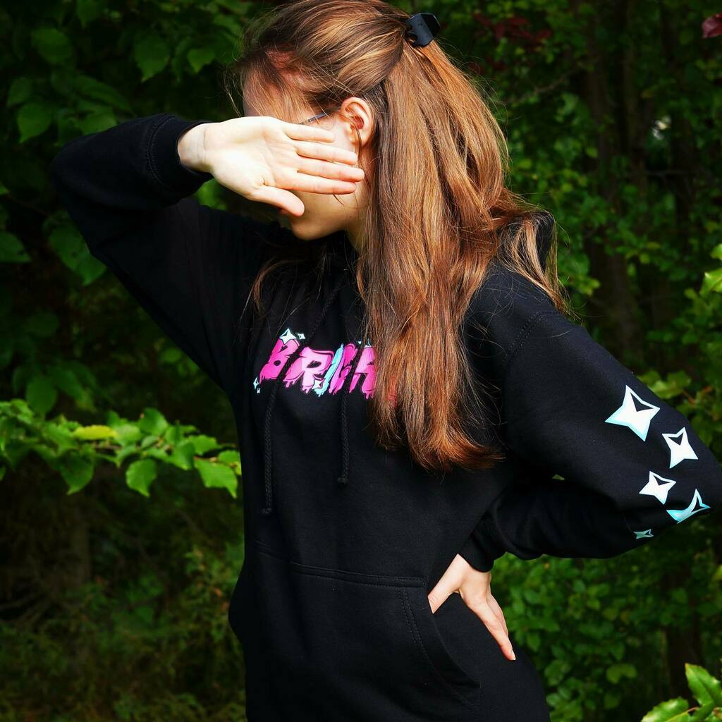 RealGeekShop's tweet photo. ⚡️MIKINA BRIGHT🌸
Věděl/a jsi, že do Bright kolekce nedávno přibyla i mikina? 😍
Pokud patříš mezi její fanoušky, tenhle kousek by ti určitě neměl chybět! 😉
.
.
#realgeek #realgeekcz #rg #bright #brightmerch #mikina #merch #merchendise #ytb https://t.co/PhrqW3yxcZ