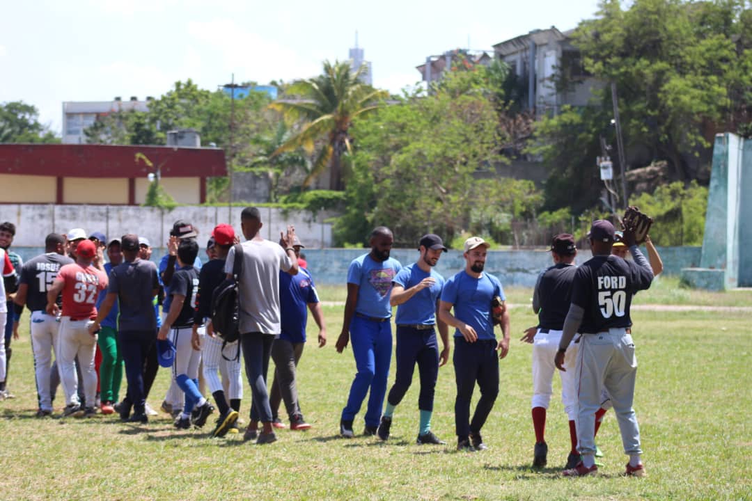 beisbol_fcom's tweet photo. Mañana se juega el Clásico Moderno de la UH 🔥

💙 FCOM 🆚 PSICO 🖤

⏰ 11:05 AM

🏟️ Juan Abrantes (SEDER)

#PorlaF #Comunicacion_agresivo https://t.co/umtrB6rZ4j