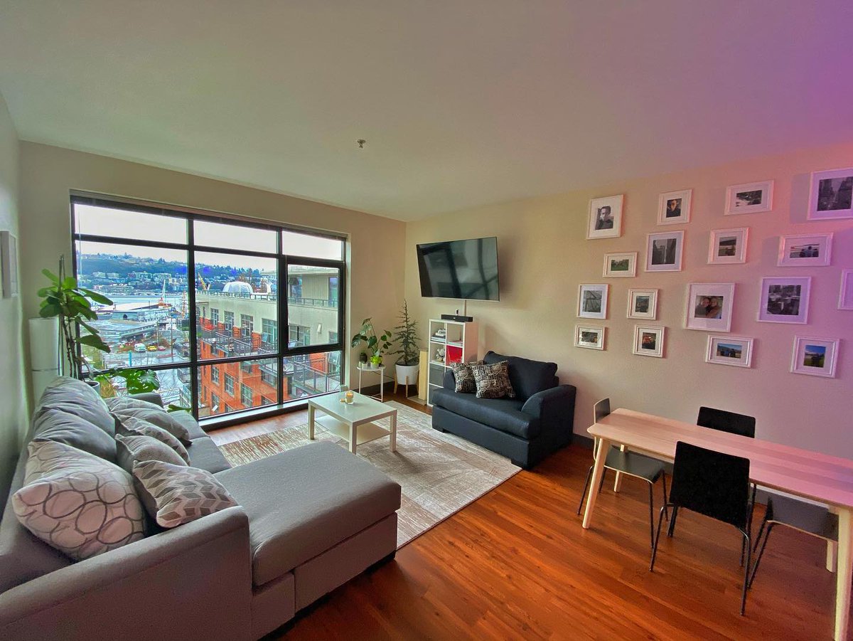 morfurniture's tweet image. Personal touches.
#sofas #sofachaise #livingrooms #onsale

Shop The Passport Sofa Chaise in Stone:
cur.lt/jzkyntvqb