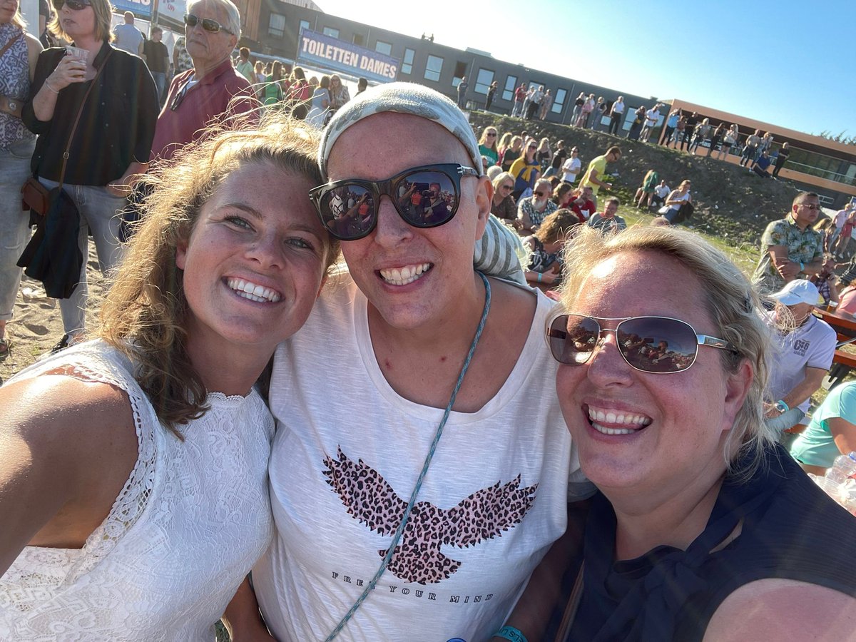 best_debbie's tweet photo. Heb elkaar lief mensen. Dat deden wij ook dit weekend #uitbehandeld #herinneringenmaken #vrienden #beetjebijbeetjeafscheid https://t.co/0i0vQC12BM