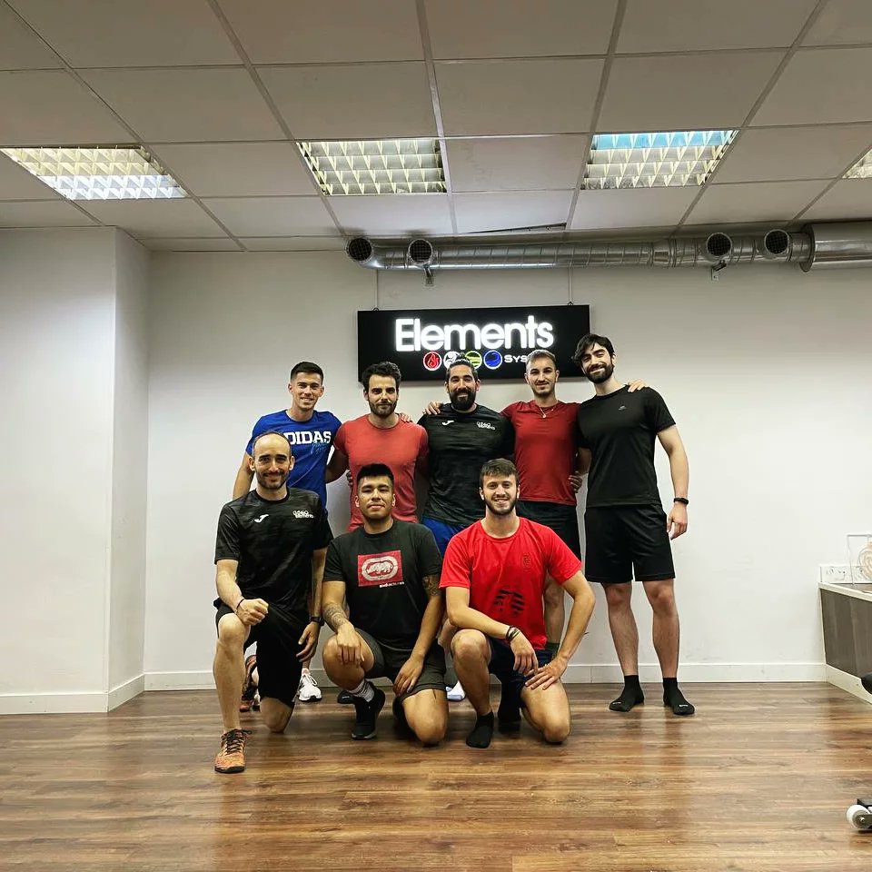 Borja_Duart's tweet image. Termina un fin de semana muy productivo lleno de aprendizaje práctico.🤓🏋️‍♂️ Aprendemos de profesionales para tratar de mejorar como profesionales. 👥🔝Un placer haber coincidido con estas personas.🙌👏Volvemos para Vigo con la mochila llena! 🛫🎒 #formación #elementssystem #EP #Pf
