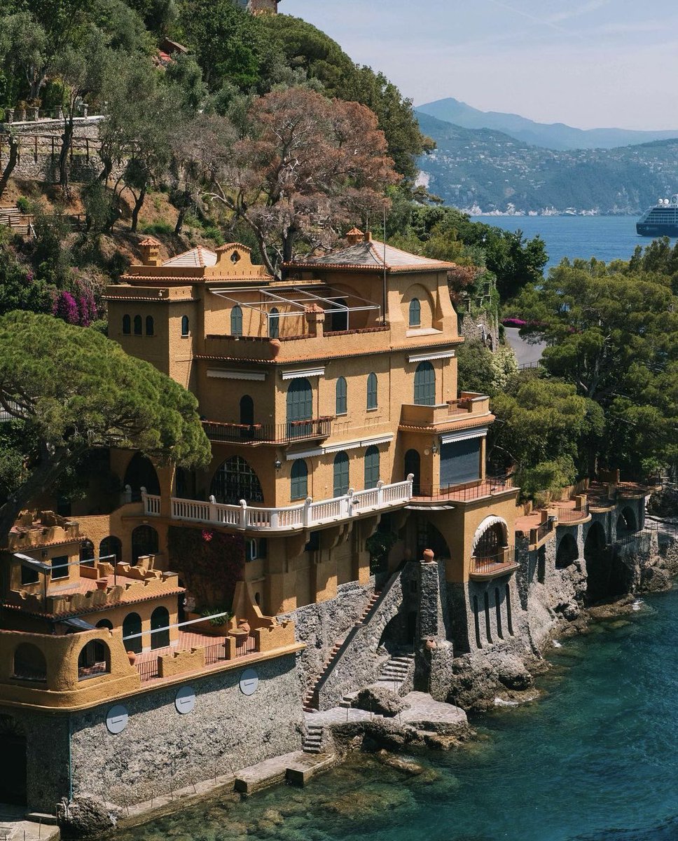 NATALIALABEL's tweet photo. Sun-kissed Portofino. Heaven. https://t.co/TbEVwzv1lR