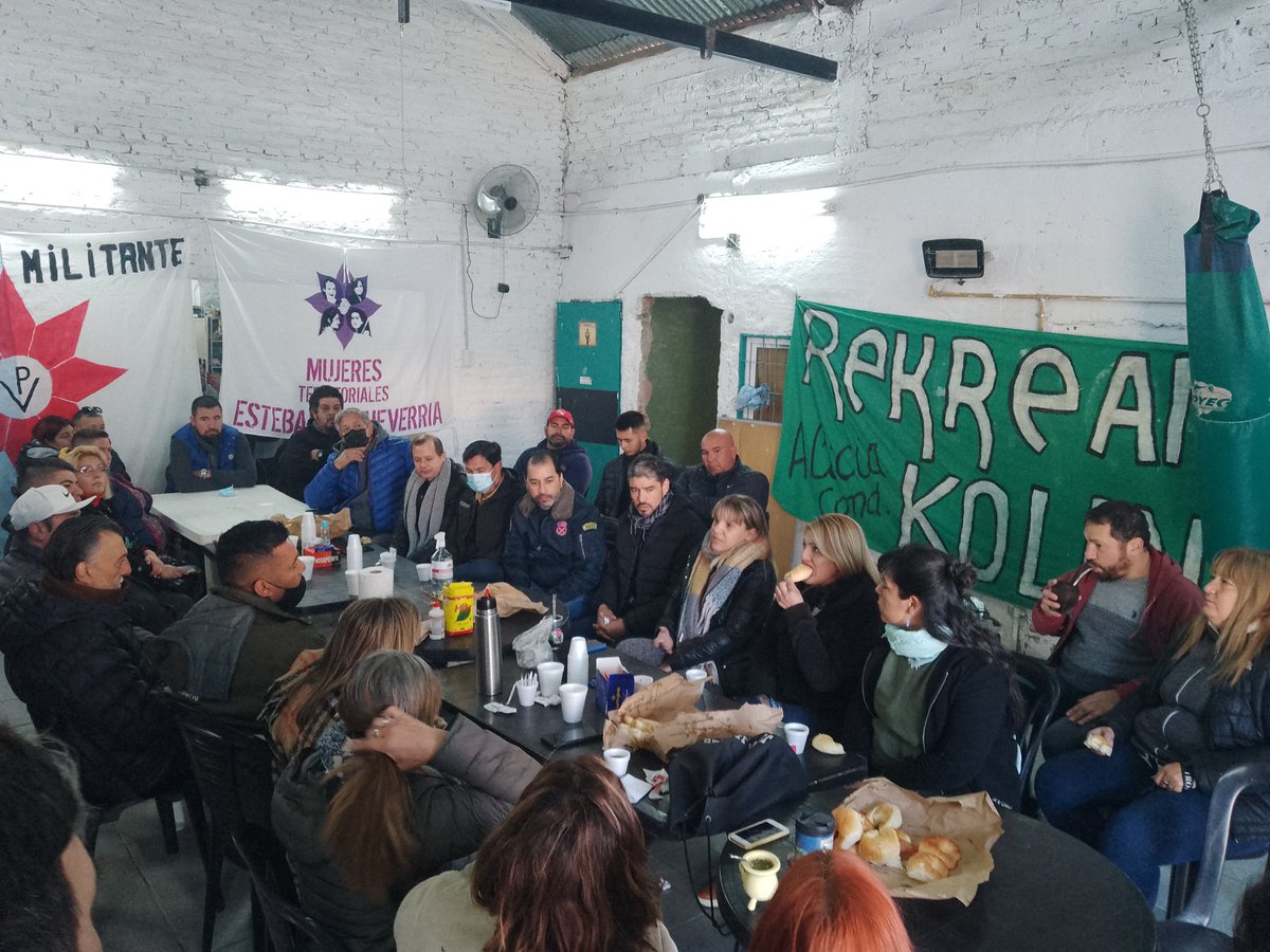 CulturalRekrea's tweet photo. Reunión de organizaciones Políticas Peronistas de Esteban Echeverría, para discutir la coyuntura política local, provincial y nacional. Redoblar el esfuerzo dentro del #frentedetodos junto a la gestión de @fernandogray y la compañera @valebellizzi 
@rekreando_  @CancinoGaston https://t.co/9ls4dYKBhf
