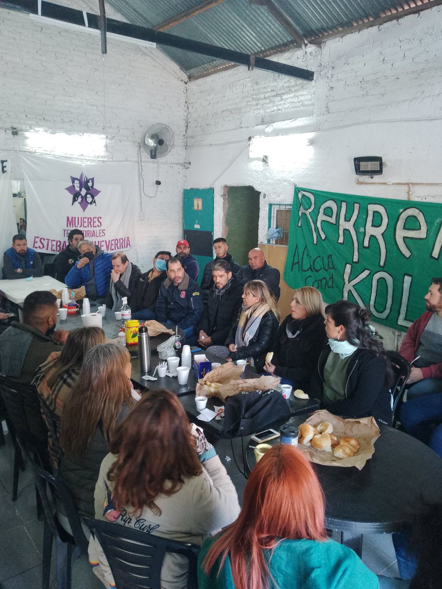 CulturalRekrea's tweet photo. Reunión de organizaciones Políticas Peronistas de Esteban Echeverría, para discutir la coyuntura política local, provincial y nacional. Redoblar el esfuerzo dentro del #frentedetodos junto a la gestión de @fernandogray y la compañera @valebellizzi 
@rekreando_  @CancinoGaston https://t.co/9ls4dYKBhf