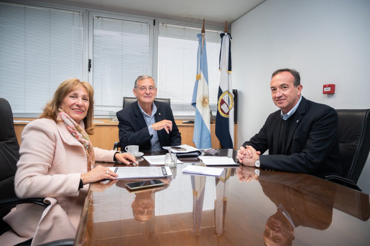ingdanielpizzi's tweet photo. Quiero felicitar a toda la comunidad universitaria por ser protagonistas de una nueva jornada de democracia y participación.

Uno de los pilares de nuestra gestión ha sido el diálogo. Lo hemos entendido como eje transversal a cualquier decisión difícil que tuvimos que tomar. https://t.co/PtIgcK2YjX