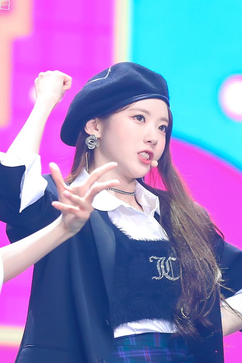 1rusal2__'s tweet photo. 220611 WONDER LAND
#루다 #우주소녀 https://t.co/hjnyyi8SjW
