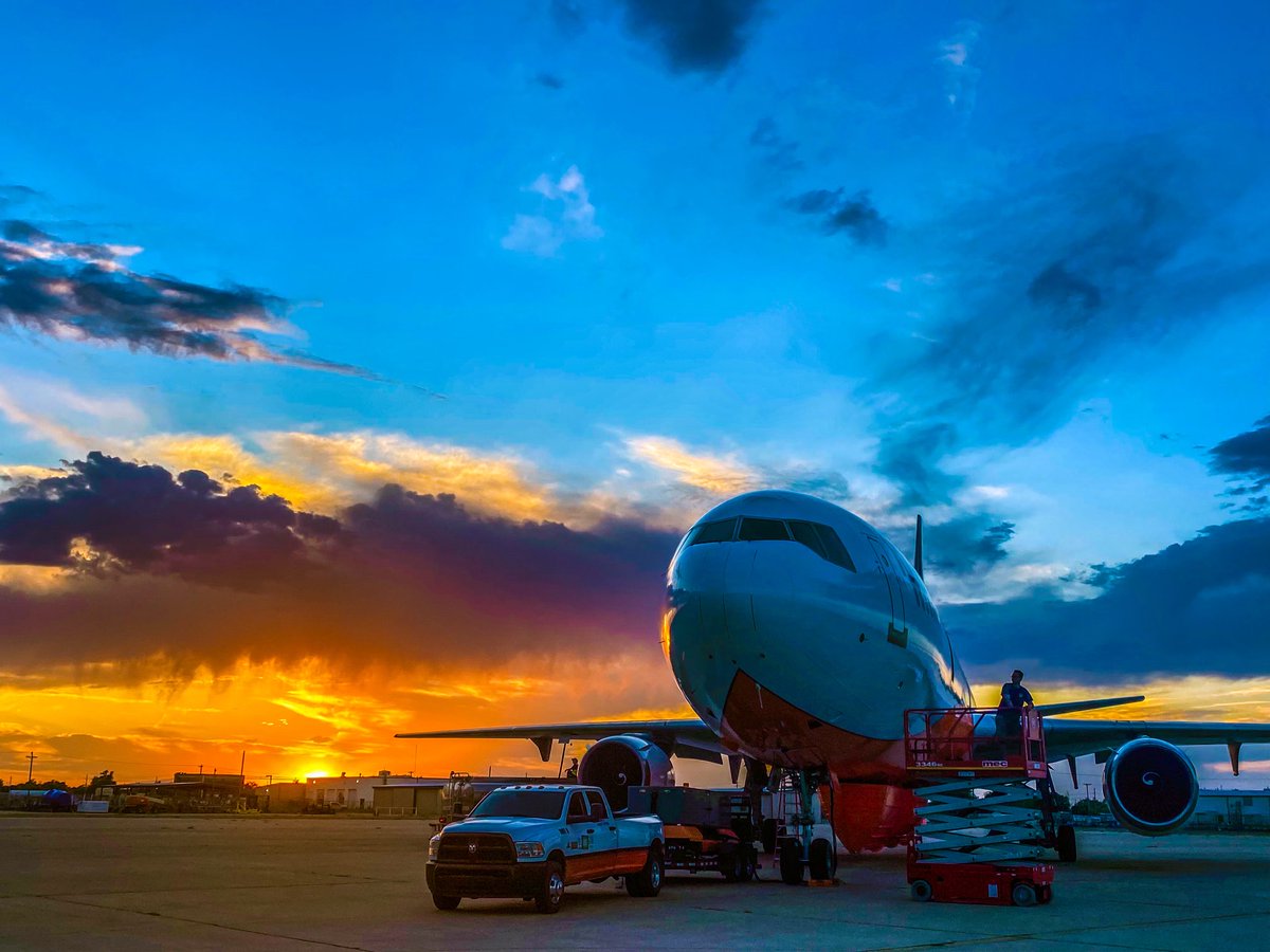 Ten_Tanker's tweet photo. Landed in #Roswell after a long day of working on the #MidnightFire. 

📸: Capt. Calderoni

#10_tanker #ReadyToServe #nmfire #newmexicosunset #aviationdaily #aviationphotography #aerialfirefighting https://t.co/DDuXpydKTj