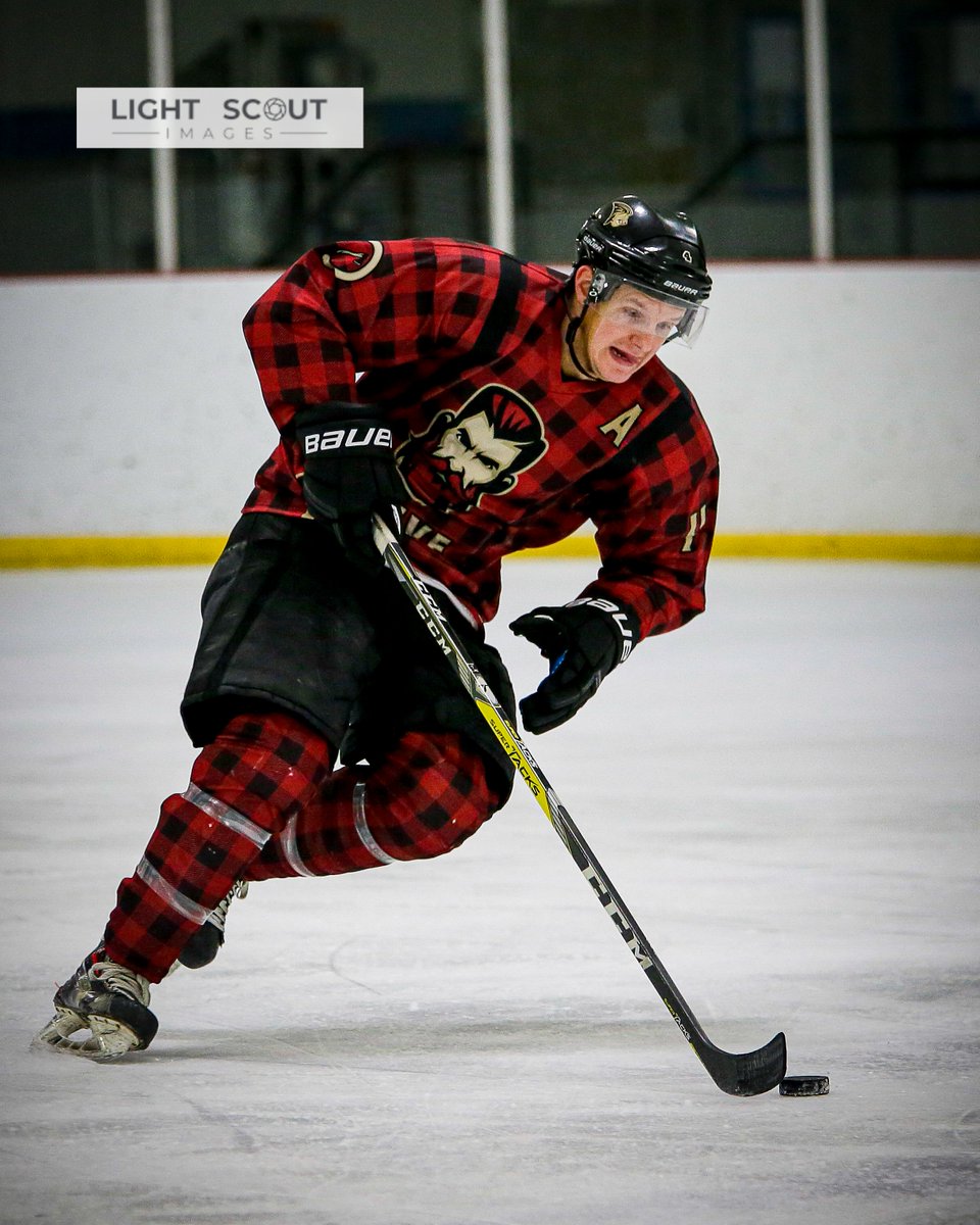 #lightscoutimages #youractionmypassion #icehockey #lumberjacksonskates #fzwalumni