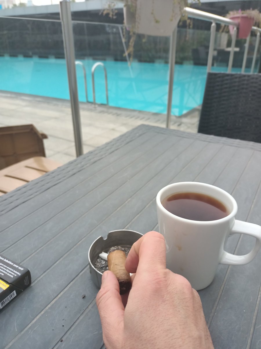 #İyiGünler #Pazar #MutluPazarlar 
#Domenica #BuonaDomenica #Sunday #HappySunday
#keyifzamanı #puro #cigar #cigarsmooking #pool #havuz #piscina
🃏 JOKERSTYLE 🃏