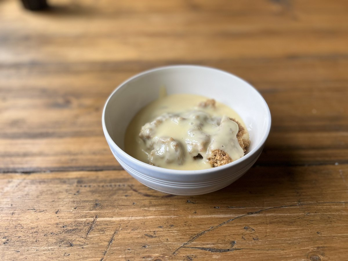 drkev26's tweet photo. Growing up in our house, Sunday was the day of the pudding! 😋#sundaypudding #rhubard #custard https://t.co/8Vd4F43nEj