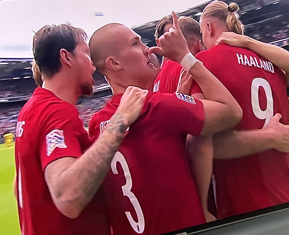 Østigård mot svenske fans. Sånn må vi ha det.