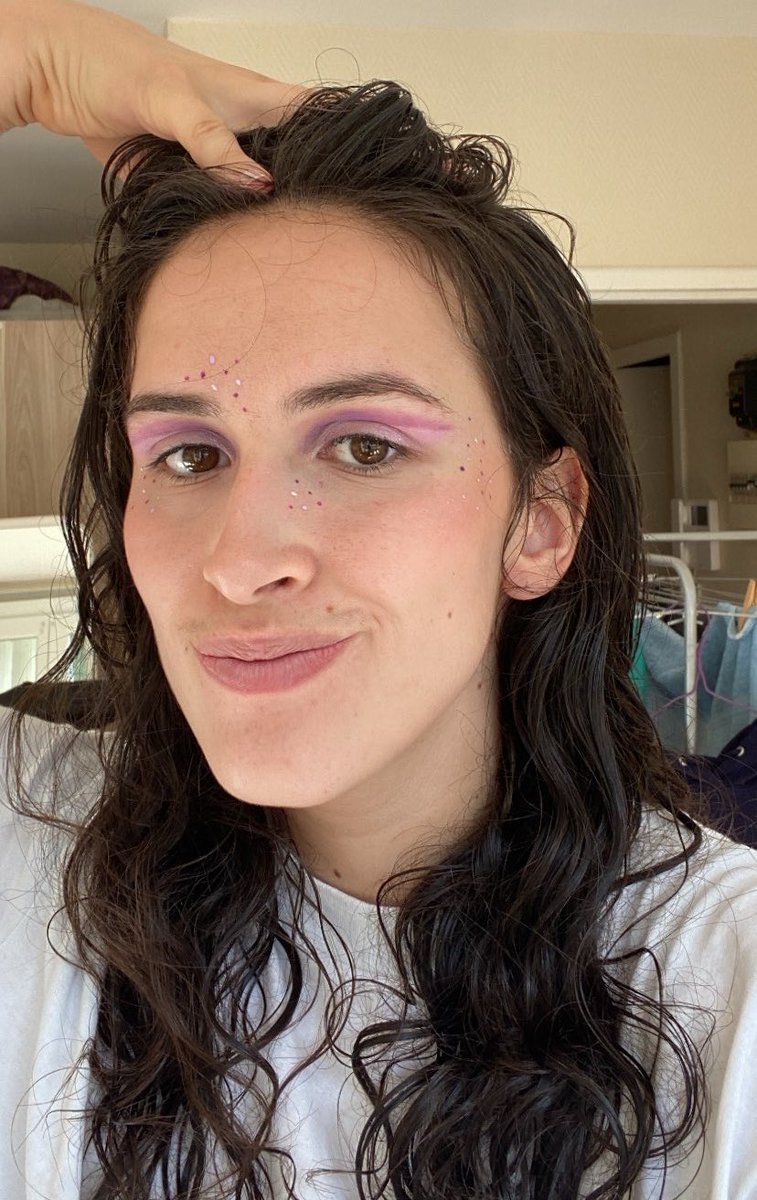romxnbrt's tweet photo. 1 journée, 3 makeup ptdrrr #lgbtqialovpride https://t.co/1L88FDK4rI