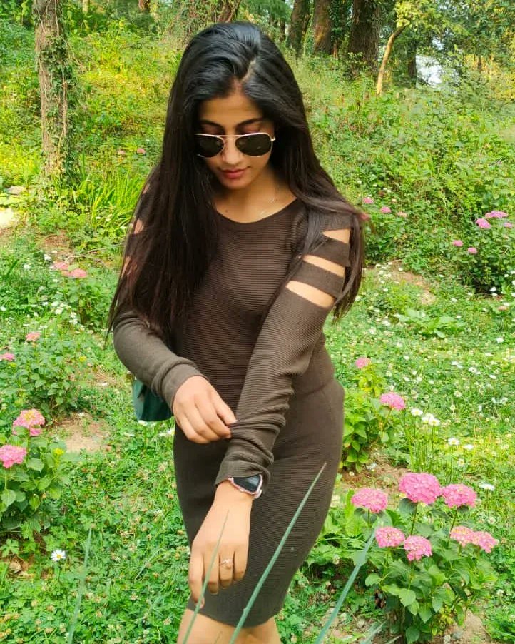कैसी लग रही हू 🙈😍
