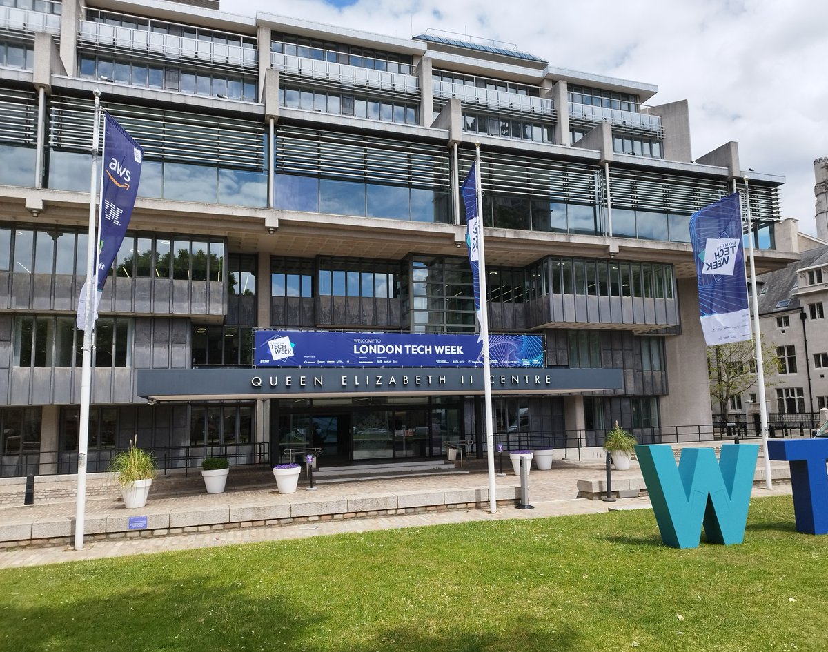 The final setups are being made for #LTW2022 we can't wait for you to join us in the morning! 😍

What are you most looking forward to? 🙌

There is still time to get a free pass and join us over the next 3 days londontechweek.com/registration/ 🔥

#Tech #Techforgood #Europeantech