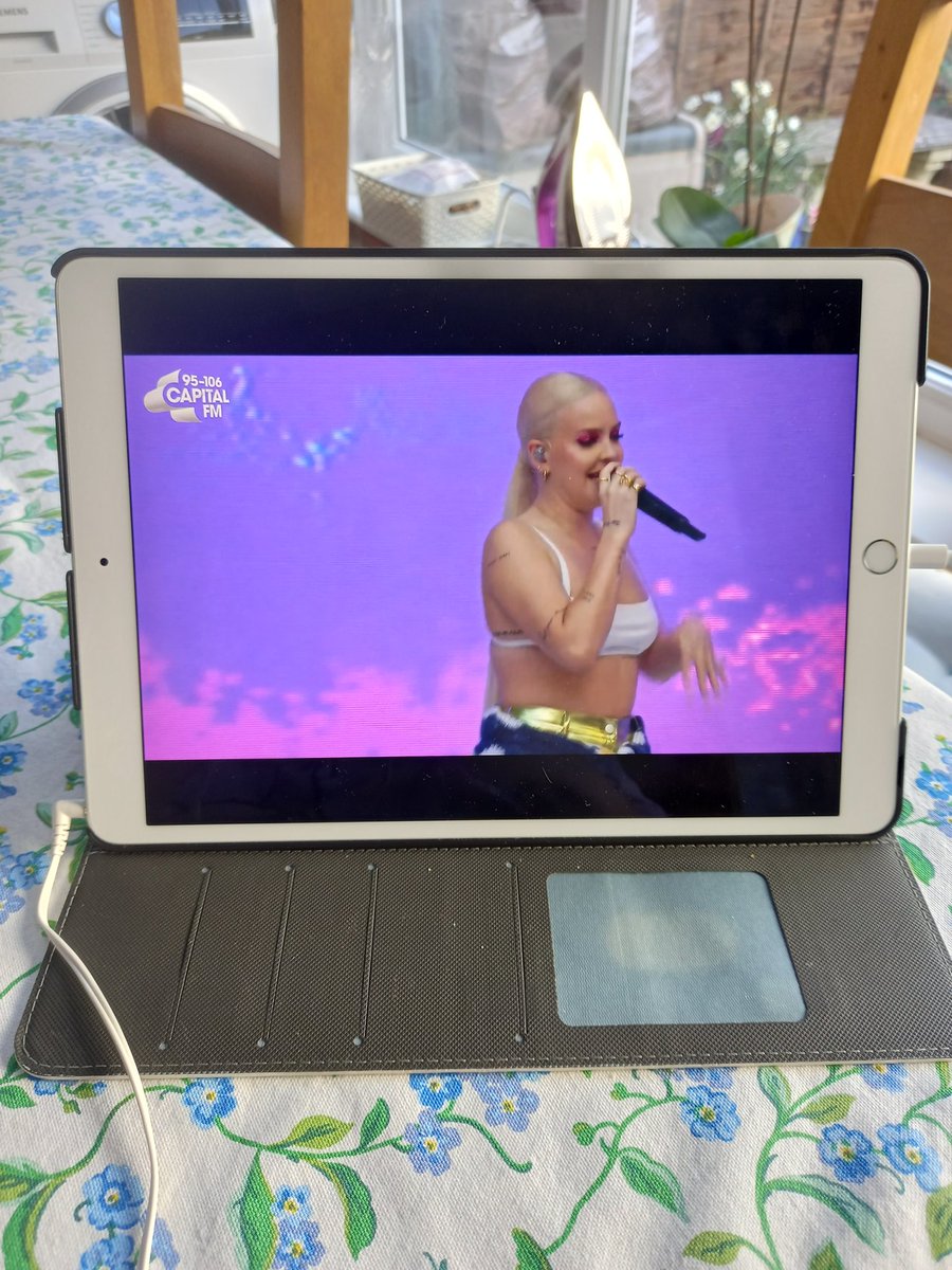 lauramitchem1's tweet photo. @AnneMarie @KSI #CaptialSTB https://t.co/D3VyU6S64X