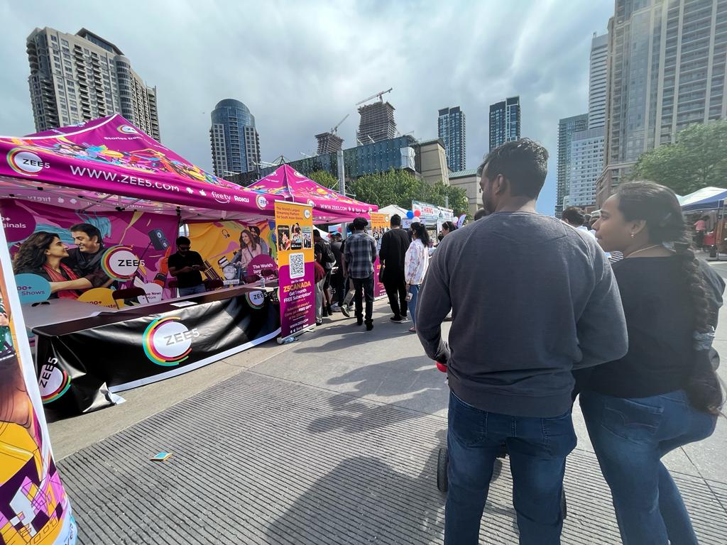 ZEE5_Canada's tweet photo. We are all ready and enthusiastic to see your love and affection..!! Come join us.
#MississaugaHalalFoodFestival | #AbuMuhammad | #FareedAyazQawwal | #HumeraChanna https://t.co/nC4hZkdjsz