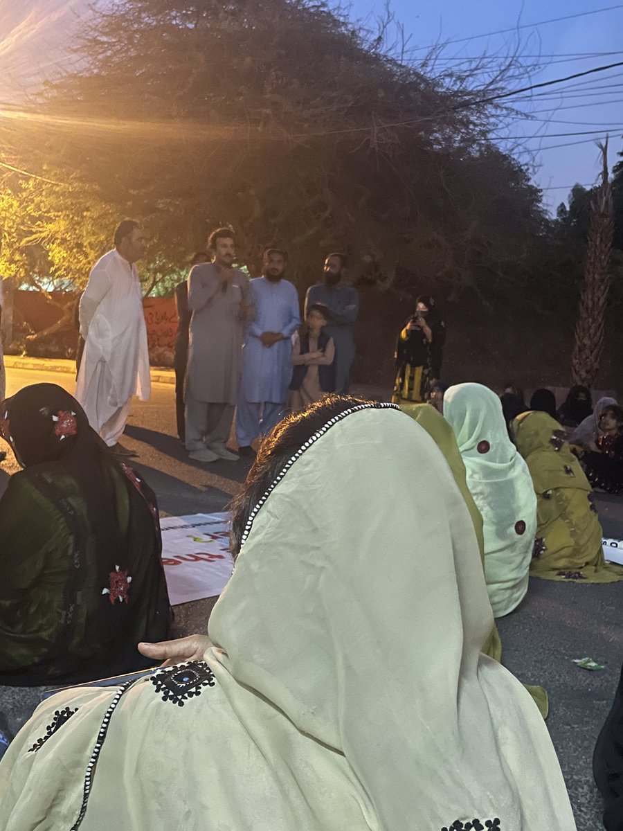 nbaloch37's tweet photo. Demonstration infront of Sindh Assembly is continued for the safe release of Doda and Gamshad. We request people across Karachi to join us and thos who can’t please use the hashtag #ReleaseDodaAndGamshad cause silence is Violence….. https://t.co/EpYFuMDwmb