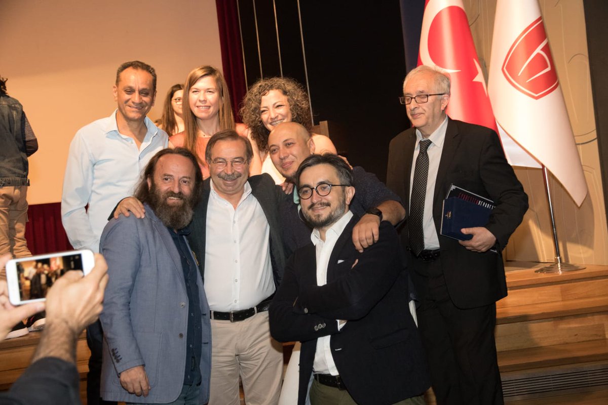 esrttncsrt's tweet photo. 5. Esaretten Cesarete Kısa Film Yarışması Gala Gecesi değerli jüri üyelerimizin katılımıyla daha da güzelleşti! 
Yarışmamıza verdikleri büyük katkılardan ötürü kendilerine teşekkür ediyoruz. 🤍
İyi ki varsınız! https://t.co/1eDJIJ4JmH