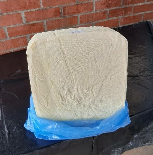 jhonmanuel2002's tweet photo. Busco distribuidores que quieran trabajar y mantener un precio que al final el consumidor no sea el más afectado. 

Queso de Bufala 🧀 Semi Duro al mayor 1.8$ por kilo Ubicado en Maturín estado Monagas. Ayuda RT
@AndinoAgro @fogondpalo @sisifrabeta https://t.co/1F3eK8gl18