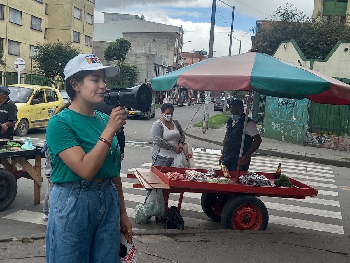 UJPBogota's tweet photo. En #Kennedy también emprendemos jornadas por el cambio. Porque la tarea se hace barrio a barrio, calle a calle. #Techotiva dice #PetroYFranciaSonElCambio https://t.co/N7k6njoxGb