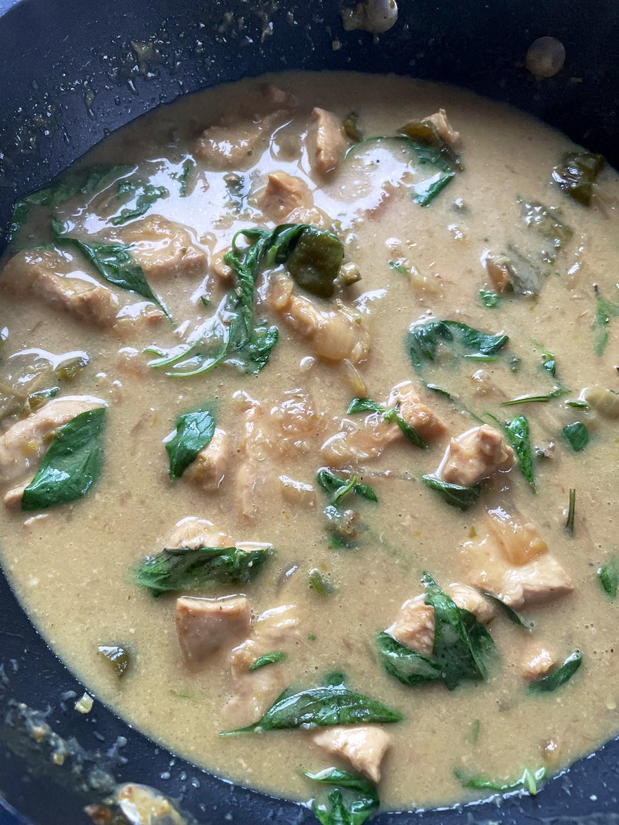 Super quick Thai green chicken curry using the amazing FRESH curry pastes from <a href="/paystLDN/">Payst ltd</a> which is leagues above the standard curry pastes we find in shops AND they deliver by post! Tried during lockdown &amp; now a house staple ingredient! A really useful thing to keep in the fridge