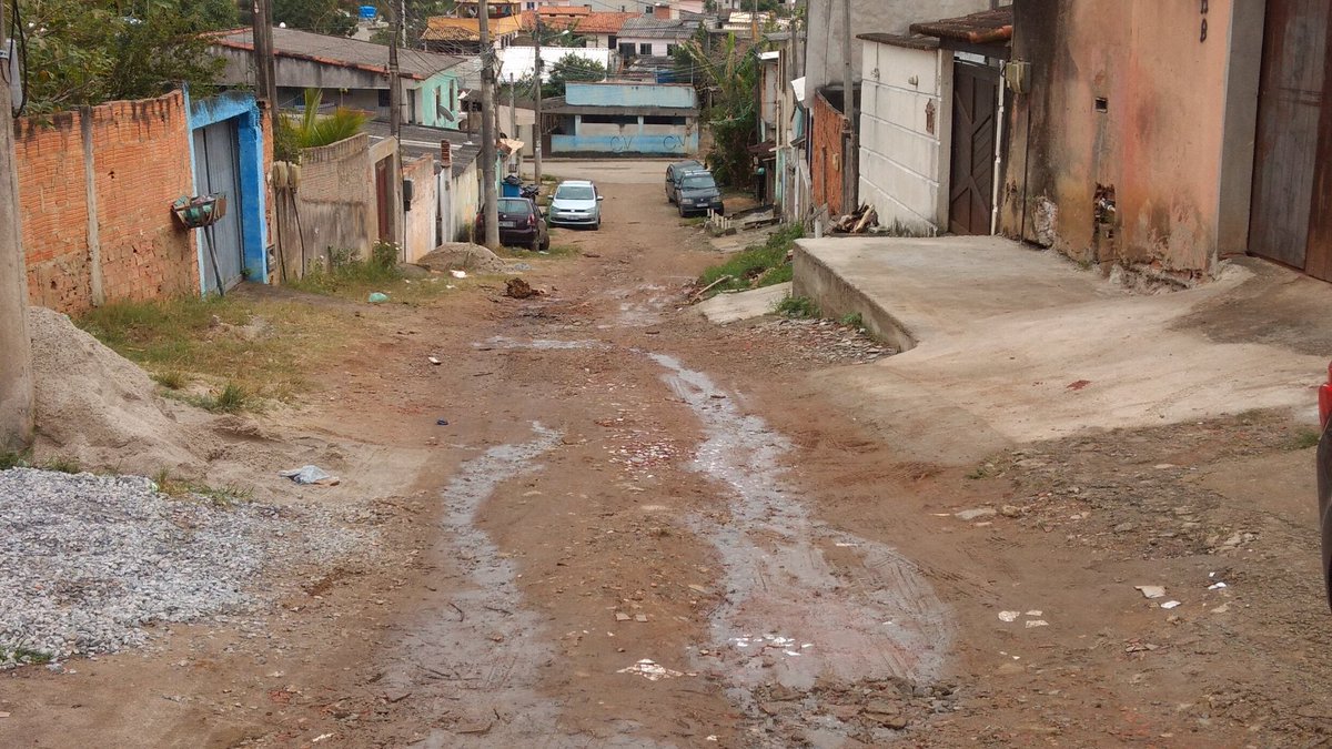 cmonteiro341's tweet photo. @PrefeituraSPA  Olha Prefeitura de São Pedro olha que rua linda . Tomem vergonha. Rua Arinda Freire dos Santos um lixo. Bairro São João largado. https://t.co/OZPGj4q4vY