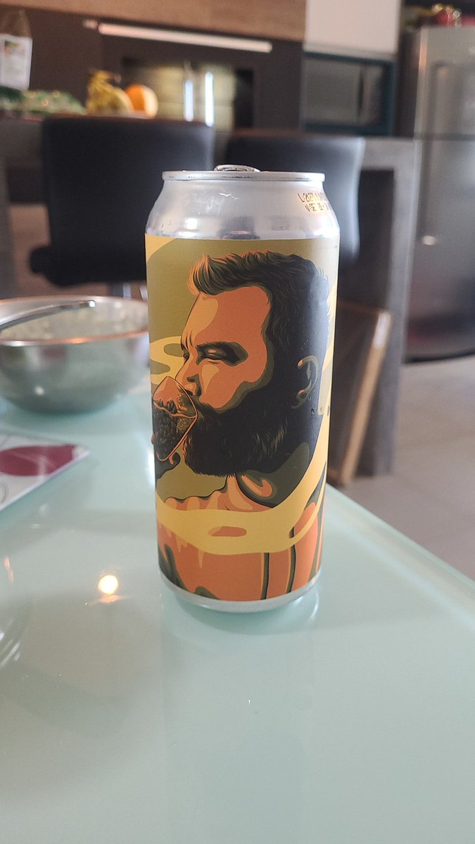 chicosouza's tweet image. Toda vez que vejo essa lata me lembra o @fillipebt com cabelo.. Kkkk