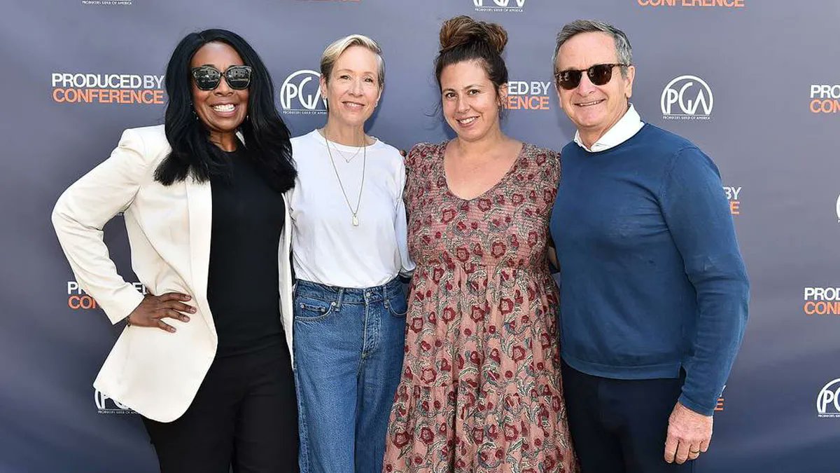 producersguild's tweet photo. Highlights from the step-and-repeat at the 13th #ProducedByConference (Day 1 Morning):
* @therebeccasun @IAmCharlesDKing + @EvaLongoria 
* Julius Tennon, @violadavis + @YNB
* K.J. Matthews, @BeersBetsy, @JMollick + Dante Di Loreto (Creative Producers A to Z) https://t.co/clFxrMcdCy