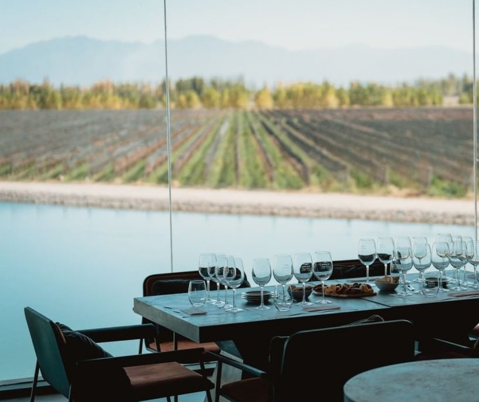 WineCapitals's tweet photo. There’s a hoard of new high-end highlights to visit in Mendoza this season! 
Discover a few today: https://t.co/RAheH39LWN

📸  @AnaiaWines 

#GreatWineCapitals #GWC #BestOfWineTourism #Mendoza #Spain #SpanishWine #Travel #Tourism #LuxuryHotel #WineTourism https://t.co/JPMv1JNLGK