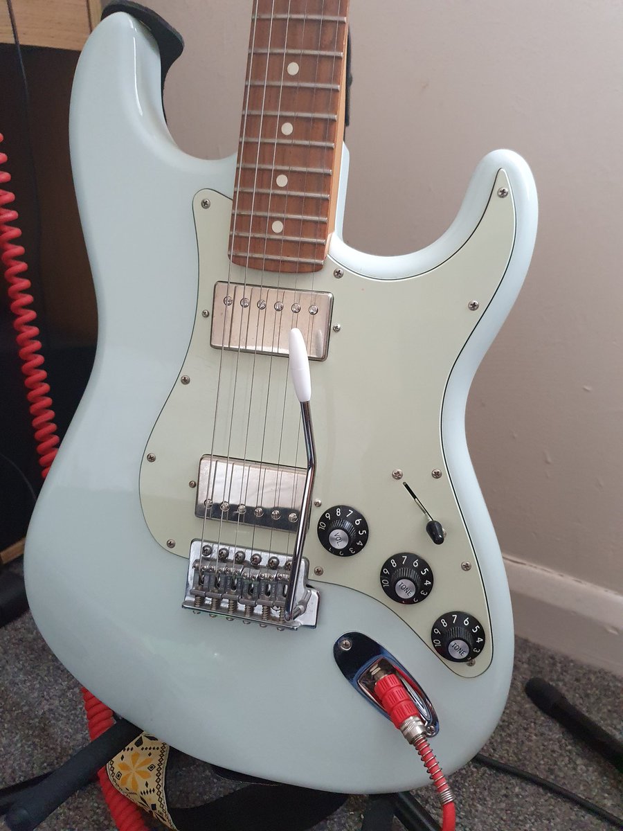 OneDeadBrit's tweet image. So in a relationship with this beauty...my fender blacktop 🎶