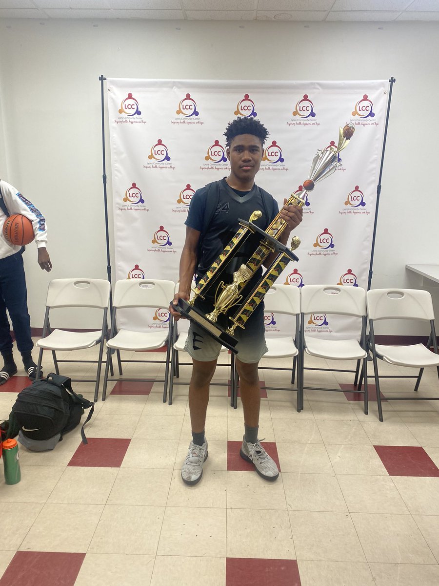 NigelCopeland15's tweet photo. Playing through adversity means winning at all cost! https://t.co/XAPk877Tlz