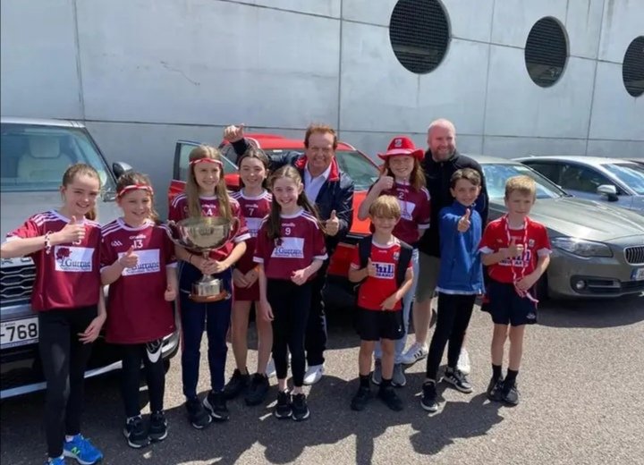 gurranejuniors's tweet photo. Our Sciath na Scol Champions were simply delighted to meet @MartyM_RTE  @PaircUiCha0imh this afternoon! @OfficialCorkGAA What a fabulous day we all had! Atmaisféar iontach, an bua ag Corcaigh, agus bualadh leis an laoch Marty! #GAA #Cork #Schooldays  #memories @ValleyRoversGAA https://t.co/XbJ85t0kML