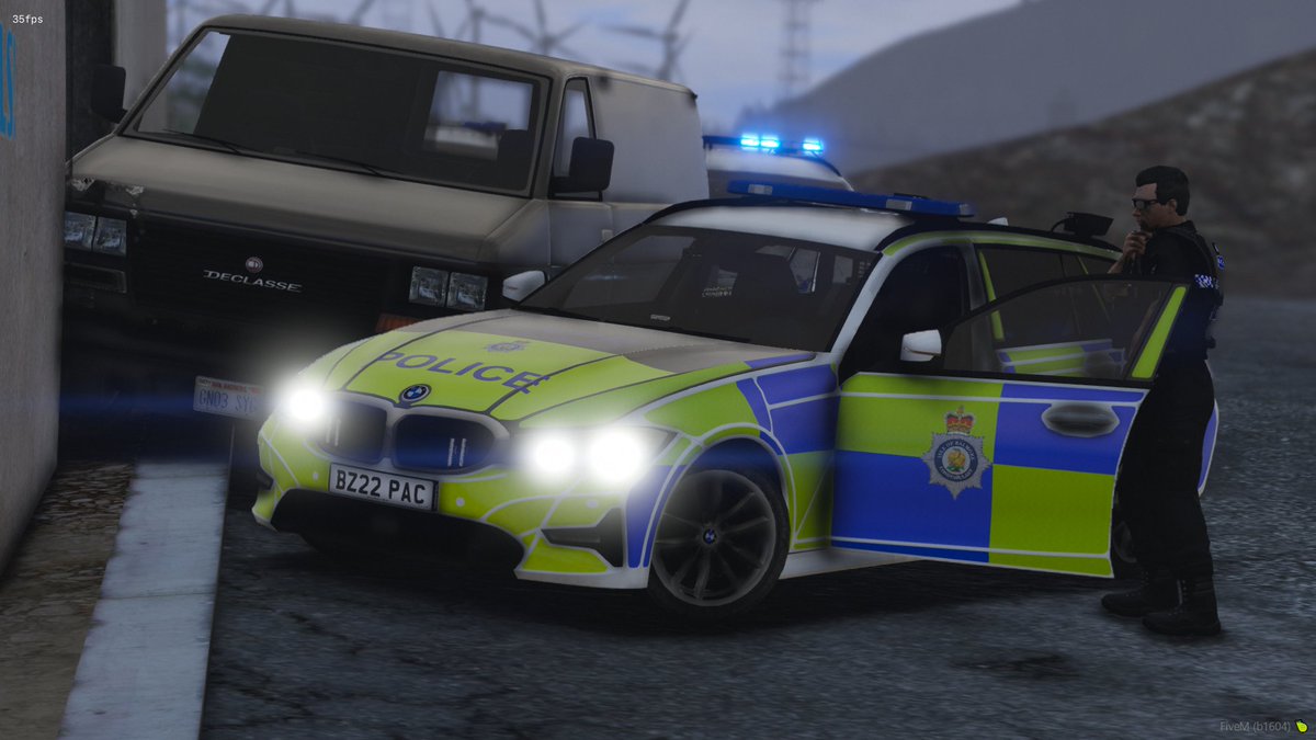 Smudge_58's tweet photo. Pursuit coming to a crashing end after a driver ran out of skill... ๐
Driver didn't want to hang around after officers attempted to stop it for being involved in high value store theft throughout the island... ๐จ
Male arrested and now in #ARoomWithoutAView
#Fictional #FiveM https://t.co/YRSLKPmJQ9