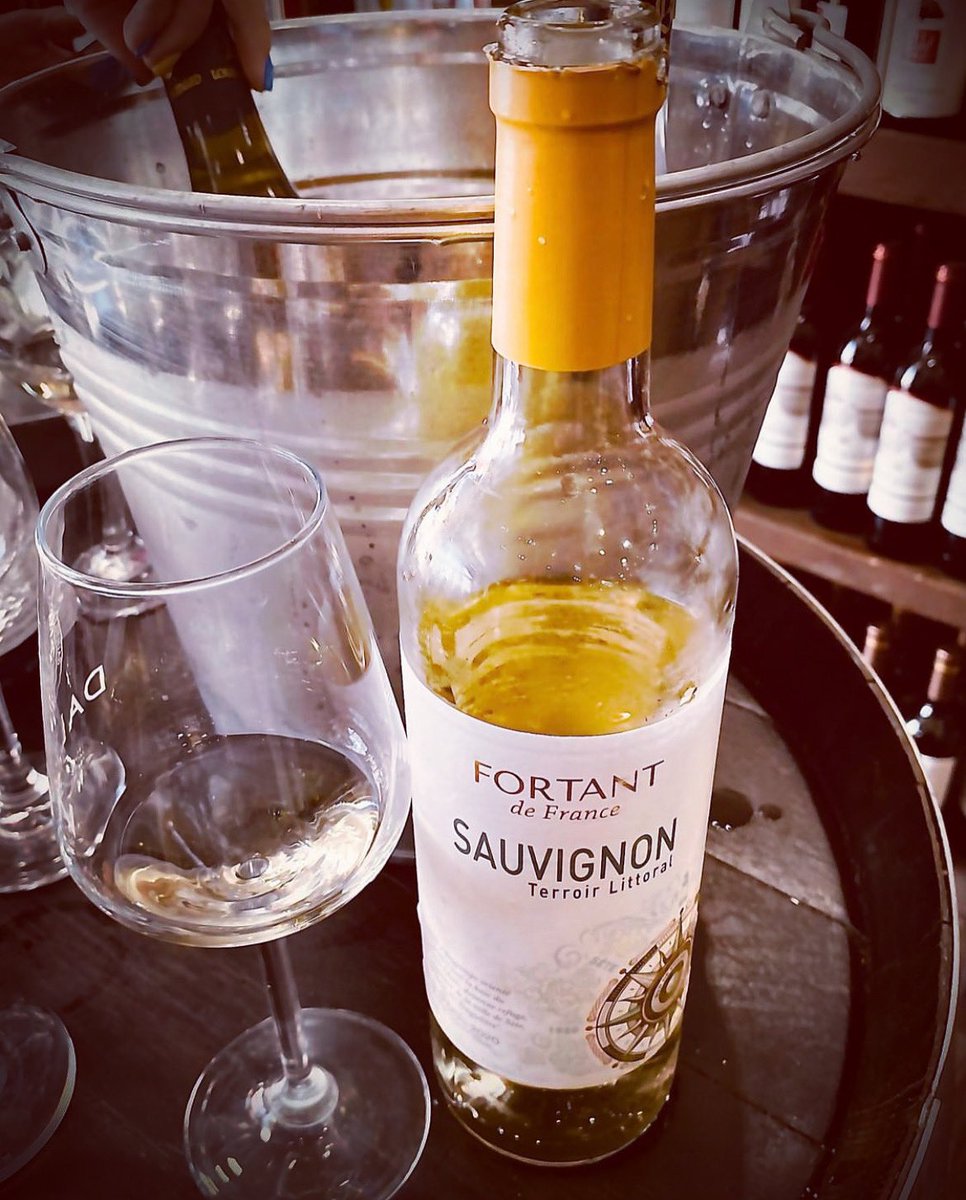 Fortant_FR's tweet photo. 🤩🤩🤩 SAUVIGNON !! 
#fortant #fortantdefrance #sauvignon #languedocwine #tastepaysdoc #vin #wine #whitewine #vinblanc https://t.co/842yKbE8Nr