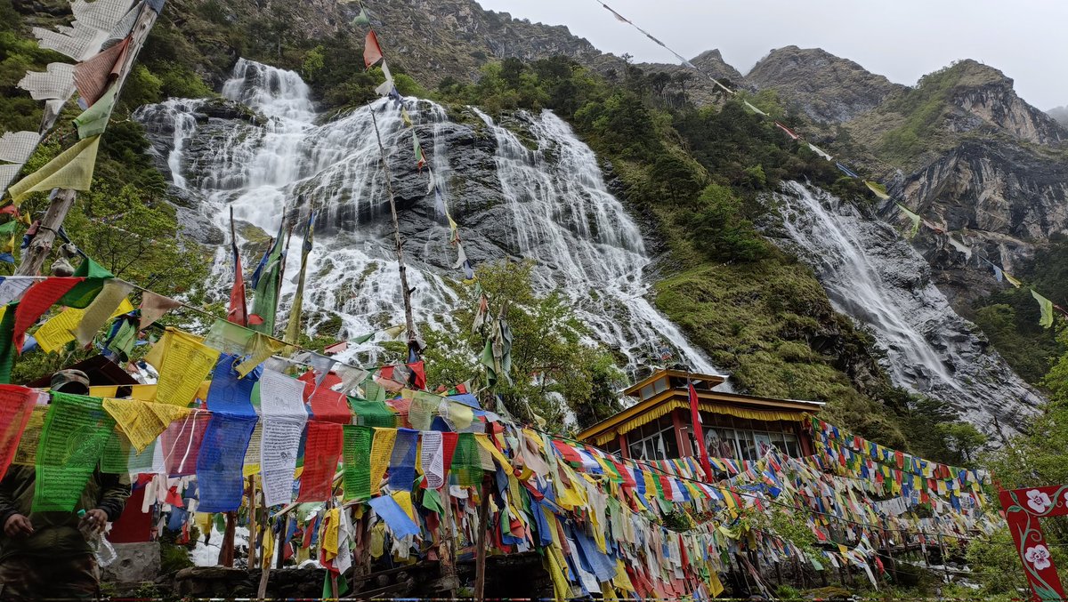Akshataspawar's tweet photo. 'Chumi Gyatse' known as holy waterfall. Amazing vibes, one must visit to this place.
#ArunachalPradesh #holywaterfall #religious #Waterfall #tourism https://t.co/2TJ4JVlQta