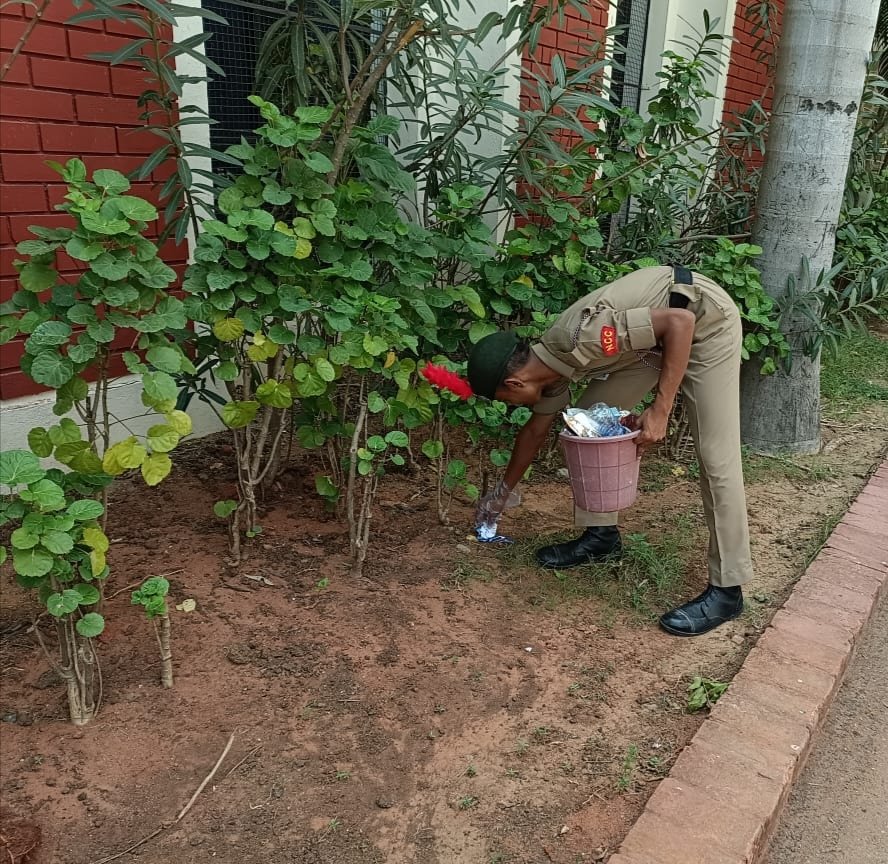 NccKcg's tweet photo. Cadets of KCG NCC Company,#1TNBNNCC,
#MADRASAGROUP #TNPAN DTE actively participated in the event for PUNEETH SAGAR ABHIYAN where the cadets cleaned our college premises on June 12,2022.
#PuneetSagar @HQ_DG_NCC
@NCCDte_TNPAN 
@SpokespersonMoD @drajaykumar_ias 
@Def_PRO_Chennai https://t.co/5KzVQnK5zW