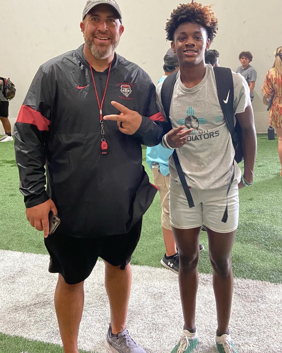 choice_jordan's tweet photo. Big thanks to @UNMLoboFB for hosting the New Mexico football 7v7 tournament camp. Had a great time learning & getting better as my team left with the championship🏆@CoachBBlackmon @coach_mstanley @LHSWMustangsFB #SummerCamp #txhsfb #beastTx #twswbc #mustangs #UNM #lobos https://t.co/VagFfZAl7S