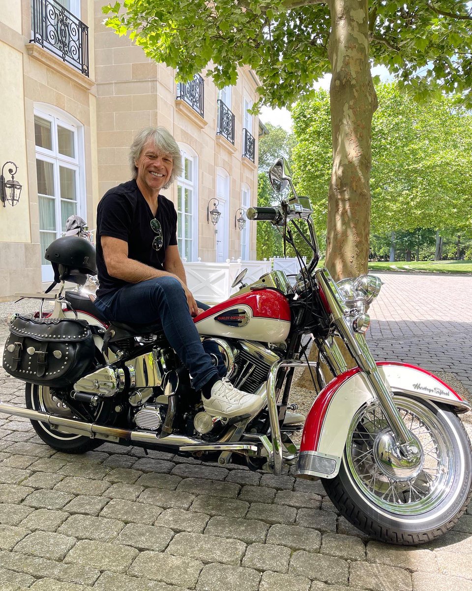 Jon Bon Jovi tweet media