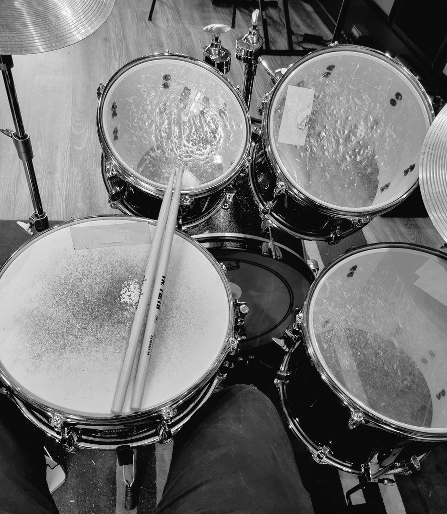 tobalcd's tweet photo. A darle un rato 😊#learningdrums https://t.co/GlAGZnm2Zr